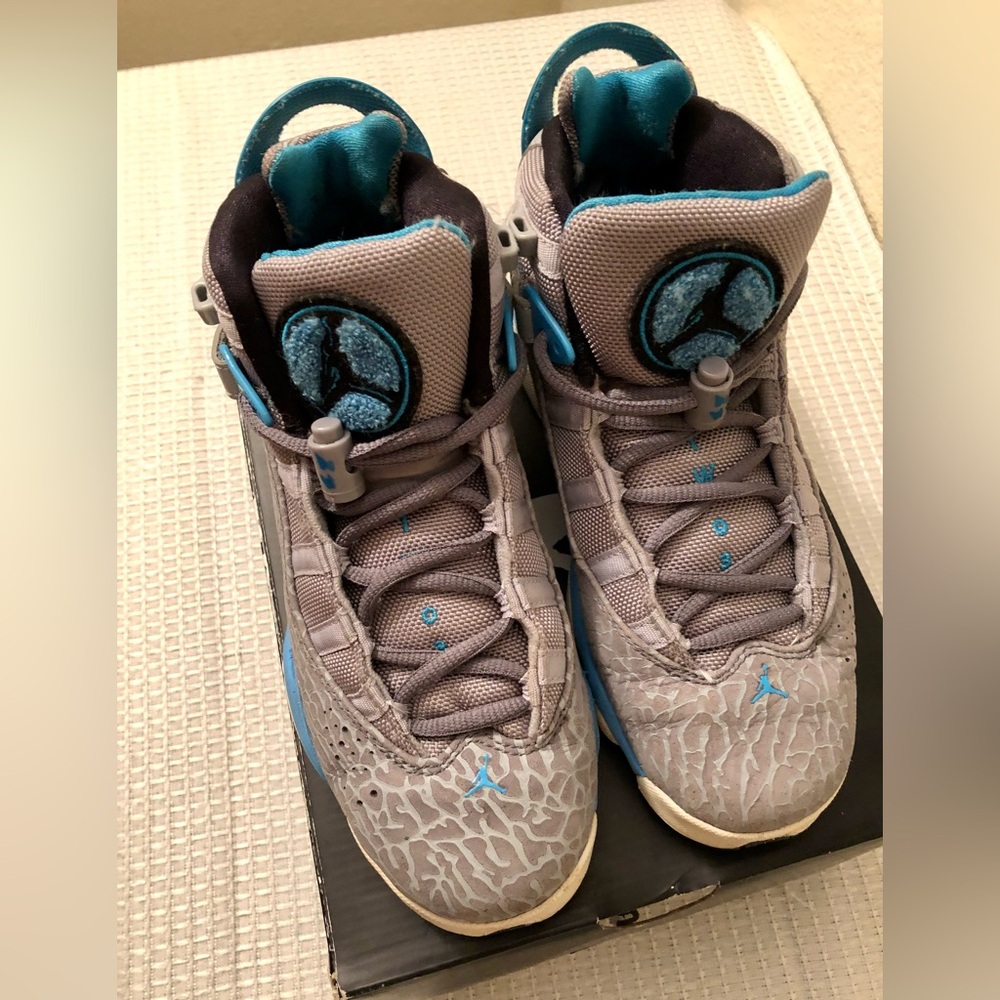 Jumpman Jordans-Made For a Man, but look better on a woman! Boys 5 Women’s 7
